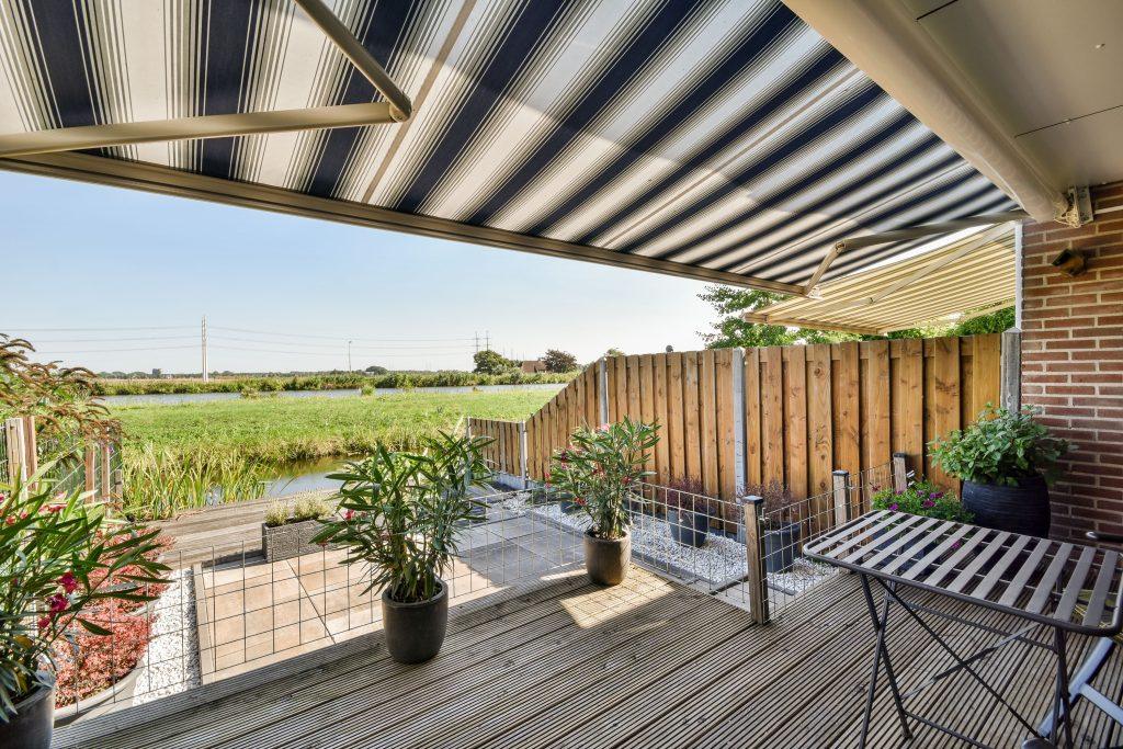 The Benefits of Installing a Louvered Roof System for Your Patio or Deck