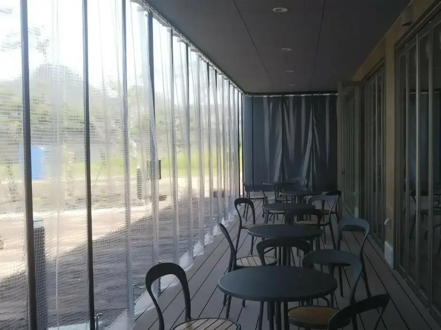 Commercial enclosed outdoor dining space